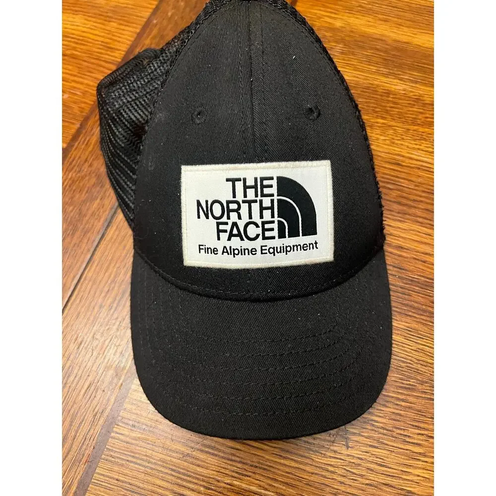 The North Face Black Mesh Trucker Snapback Hat Cap Medium M